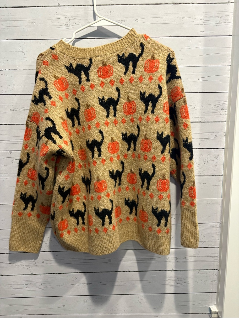Vince Camuto Crewneck Sweater with Black Cat & Orange Pumpkin Motif - Picture 7 of 8